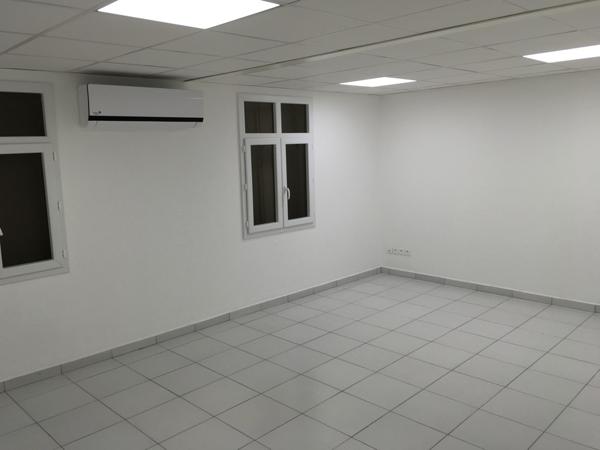 Pointe-à-Pitre (97110) A LOUER BUREAUX d'environ 180 m2POINTE A PITRE ZFU