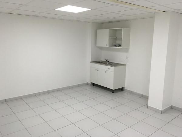 Pointe-à-Pitre (97110) A LOUER BUREAUX d'environ 180 m2POINTE A PITRE ZFU