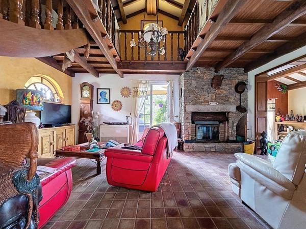 À vendre – Villa familiale 5 pièces avec dépendances, grand jardin & vue dégagée – Bédarieux