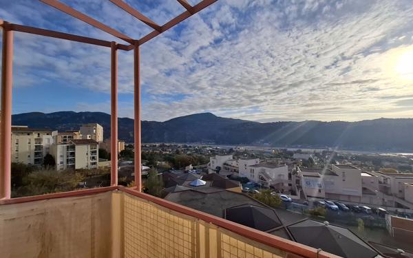 Appartement à louer    3 pièces •  Carros