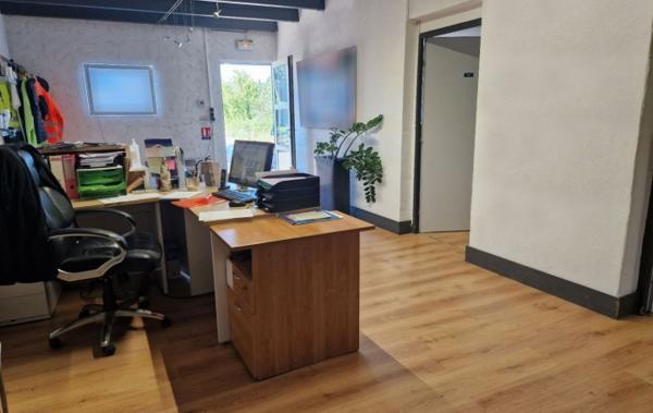 Vente Local commercial Bâtiment professionnel + bureaux Pierrelatte   