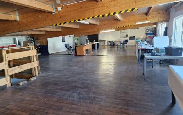 Vente Local commercial Bâtiment professionnel + bureaux Pierrelatte   