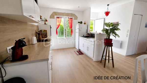 Située sur la commune de Caudecoste, à seulement 15 minutes d’Agen, venez découvrir cette agréable maison de plain-pied construite en 1985, implantée sur un terrain clos et arboré de 972 m².

Vidéo commentée et visite virtuelle disponibles sur demande.

D’une superficie habitable d’environ 86 m², elle offre une belle pièce de vie traversante nord-sud, particulièrement lumineuse, avec un accès direct aux deux grandes terrasses permettant de profiter du soleil ou de la fraîcheur selon les saisons.

La maison se compose actuellement de :
• 3 chambres
• 1 bureau pouvant facilement être transformé en 3ème chambre après un léger réagencement
• Une cuisine récente de 2020
• Une salle d’eau
• WC séparés

Quelques marches permettent d’accéder à une des chambres, le reste de la maison étant de plain-pied.

Les prestations :
✅ Toiture refaite en 2021
✅ DPE : D
✅ Menuiseries double vitrage PVC et bois
✅ Radiateurs électriques récents
✅ Combles isolés par soufflage
✅ Ballon d’eau chaude neuf
✅ Taxe foncière : 690 €

À l’extérieur, vous bénéficierez de :
• Deux grands abris de jardin exposés, très pratiques pour le rangement et le bricolage
• Deux agréables terrasses pour profiter des extérieurs toute l’année
• Un beau terrain arboré de 972 m²

Une maison saine, entretenue et lumineuse, idéale pour une résidence principale tout en restant proche d’Agen et des commodités.

À visiter sans tarder !