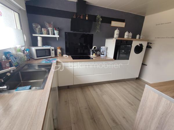 À DÉCOUVRIR – SUPERBE PAVILLON DE 122 m² AVEC VÉRANDA, DÉPENDANCE ET TERRAIN ARBORÉ
A quelques kilometres seulement de Aigre !
Bien rare , ne le ratez pas!!!

Venez découvrir ce magnifique pavillon de 122 m², parfaitement agencé et offrant de belles prestations.

Dès l’entrée, vous serez séduits par une vaste pièce de vie lumineuse comprenant un salon-séjour chaleureux et une cuisine moderne, entièrement équipée et aménagée, ouverte sur l’espace de vie environ 56m2

La partie nuit se compose de 3 belles chambres avec placards, d’une salle d’eau contemporaine avec douche à l’italienne et double vasque, ainsi qu’un WC indépendant. Un cellier vient compléter l’ensemble.

Dans le prolongement du salon, profitez d’une superbe véranda de 23 m², idéale pour des moments de détente toute l’année, ainsi qu’une pergola couverte avec terrasse d’environ 16 m².

Côté extérieur, vous bénéficierez d’un beau terrain arboré de 1 495 m² avec puits, parfait pour profiter d’un cadre agréable et verdoyant.
Environnement calme assuré, dans un village disposant de boulangerie, supérette, tabac et presse , a seulement 10 min des commerces . 

Les plus :
    • Garage  23m2
    • Dépendance d’environ 40 m² 
    • Pompe à chaleur air/air 
    • Panneaux solaires 
    • Beaux volumes et prestations de qualité 

Un bien rare à découvrir sans tarder !

Aucun travaux à prévoir vous avez juste à poser vos valises !