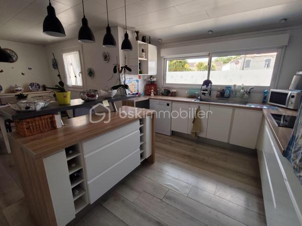 À DÉCOUVRIR – SUPERBE PAVILLON DE 122 m² AVEC VÉRANDA, DÉPENDANCE ET TERRAIN ARBORÉ
A quelques kilometres seulement de Aigre !
Bien rare , ne le ratez pas!!!

Venez découvrir ce magnifique pavillon de 122 m², parfaitement agencé et offrant de belles prestations.

Dès l’entrée, vous serez séduits par une vaste pièce de vie lumineuse comprenant un salon-séjour chaleureux et une cuisine moderne, entièrement équipée et aménagée, ouverte sur l’espace de vie environ 56m2

La partie nuit se compose de 3 belles chambres avec placards, d’une salle d’eau contemporaine avec douche à l’italienne et double vasque, ainsi qu’un WC indépendant. Un cellier vient compléter l’ensemble.

Dans le prolongement du salon, profitez d’une superbe véranda de 23 m², idéale pour des moments de détente toute l’année, ainsi qu’une pergola couverte avec terrasse d’environ 16 m².

Côté extérieur, vous bénéficierez d’un beau terrain arboré de 1 495 m² avec puits, parfait pour profiter d’un cadre agréable et verdoyant.
Environnement calme assuré, dans un village disposant de boulangerie, supérette, tabac et presse , a seulement 10 min des commerces . 

Les plus :
    • Garage  23m2
    • Dépendance d’environ 40 m² 
    • Pompe à chaleur air/air 
    • Panneaux solaires 
    • Beaux volumes et prestations de qualité 

Un bien rare à découvrir sans tarder !

Aucun travaux à prévoir vous avez juste à poser vos valises !