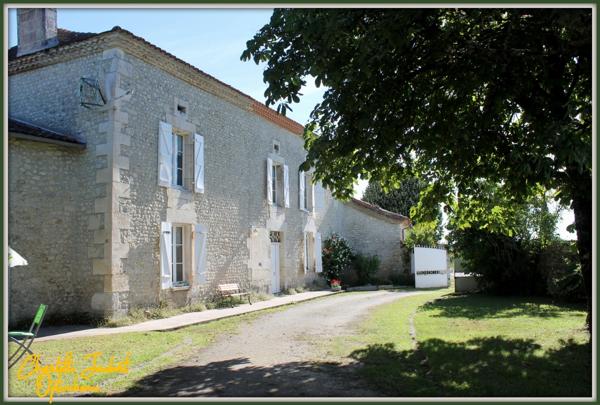 Grande maison en pierre