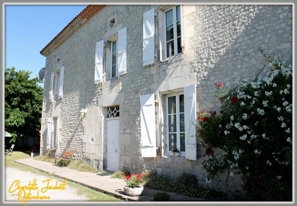 Grande maison en pierre