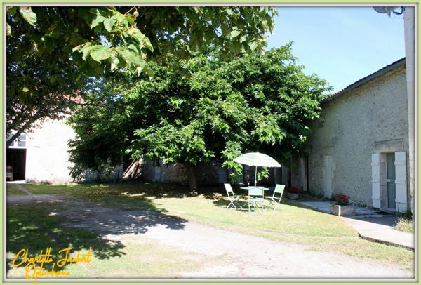 Grande maison en pierre