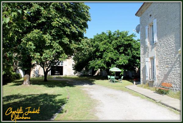 Grande maison en pierre