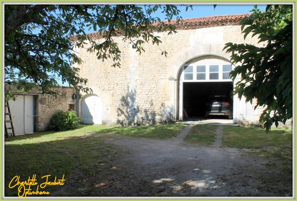 Grande maison en pierre