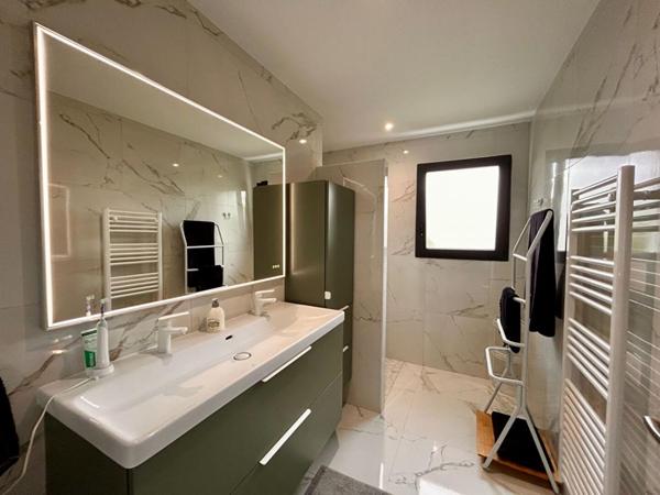 A vendre, maison de plain-pied, 125m², sur les  hauteurs de MARSAC SUR L ISLE 24430