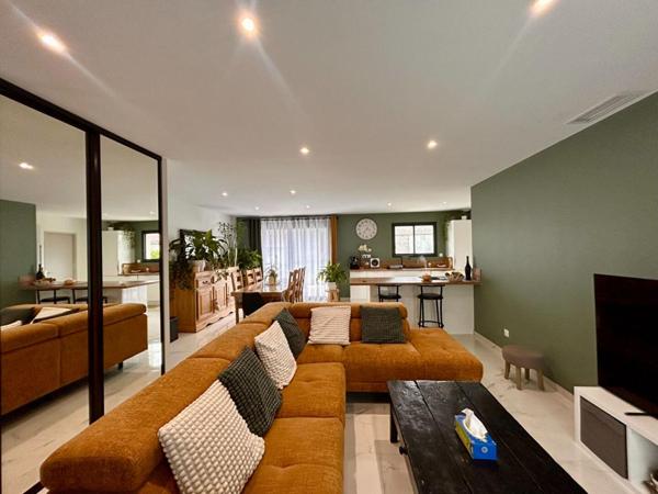 A vendre, maison de plain-pied, 125m², sur les  hauteurs de MARSAC SUR L ISLE 24430