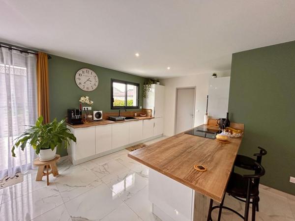 A vendre, maison de plain-pied, 125m², sur les  hauteurs de MARSAC SUR L ISLE 24430