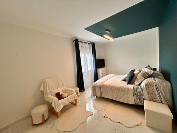 A vendre, maison de plain-pied, 125m², sur les  hauteurs de MARSAC SUR L ISLE 24430