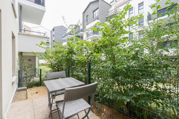 Appartement deux pièces avec terrasse et jardin privatif