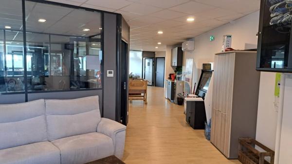 Locaux professionnels / Bureaux 517 m² - Artigues-près-Bordeaux