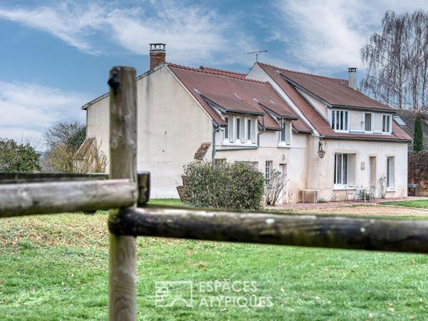 Propriété de charme avec box à chevaux et terrain de tennis