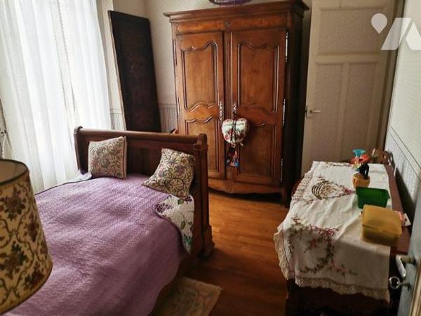 BAGNOLES DE L'ORNE: Maison en pierres 3 chambres, sous sol, garage, terrain 1555 m²