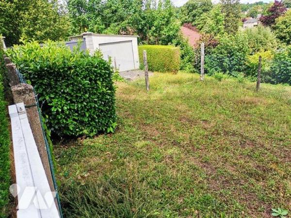 BAGNOLES DE L'ORNE: Maison en pierres 3 chambres, sous sol, garage, terrain 1555 m²