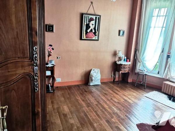 BAGNOLES DE L'ORNE: Maison en pierres 3 chambres, sous sol, garage, terrain 1555 m²