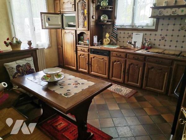 BAGNOLES DE L'ORNE: Maison en pierres 3 chambres, sous sol, garage, terrain 1555 m²