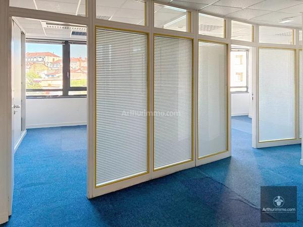 Vente                                                      Bureau
                        
                     4 pièces                      101 m2                     à Roanne
