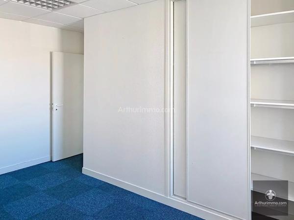 Vente                                                      Bureau
                        
                     4 pièces                      101 m2                     à Roanne