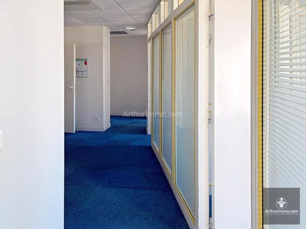 Vente                                                      Bureau
                        
                     4 pièces                      101 m2                     à Roanne