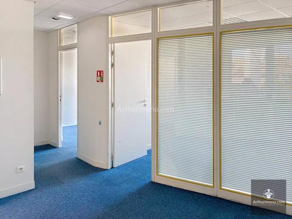 Vente                                                      Bureau
                        
                     4 pièces                      101 m2                     à Roanne