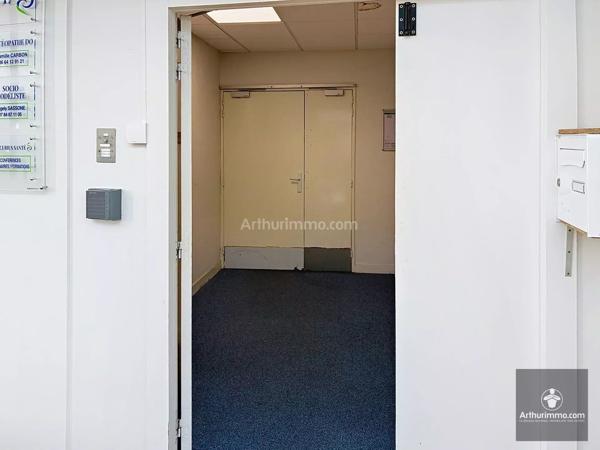 Vente                                                      Bureau
                        
                     4 pièces                      101 m2                     à Roanne