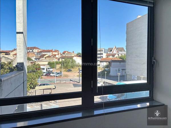 Vente                                                      Bureau
                        
                     4 pièces                      101 m2                     à Roanne