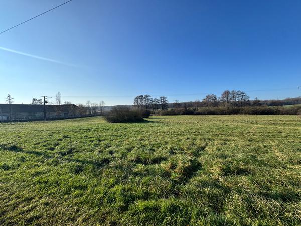 Terrain constructible à côté de Renève