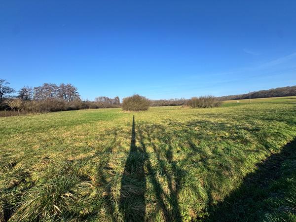 Terrain constructible à côté de Renève
