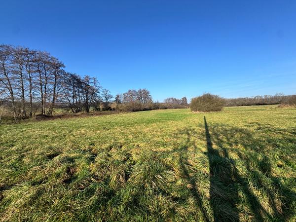 Terrain constructible à côté de Renève