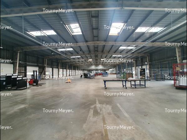 BORDEAUX - A LOUER ENTREPOT / MESSAGERIE DE 6373 M²