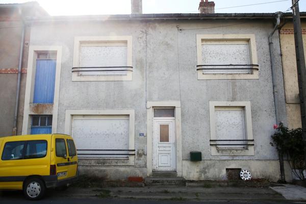 A proximité de la Belgique et du Luxembourg MAISON DE VILLAGE 5 PIECES  164 m² À RÉNOVER – BEAU POTENTIEL !