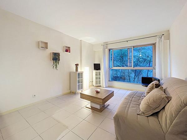 STUDIO LOCATION MEUBLEE A L ANNEE - RESIDENCE DE STANDING AVEC PISCINE