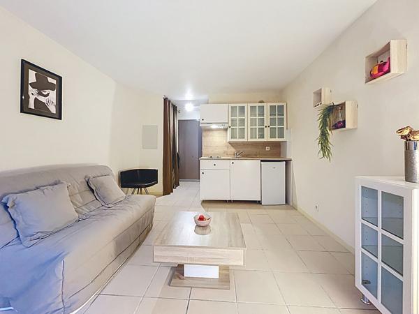 STUDIO LOCATION MEUBLEE A L ANNEE - RESIDENCE DE STANDING AVEC PISCINE