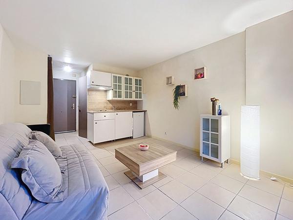 STUDIO LOCATION MEUBLEE A L ANNEE - RESIDENCE DE STANDING AVEC PISCINE