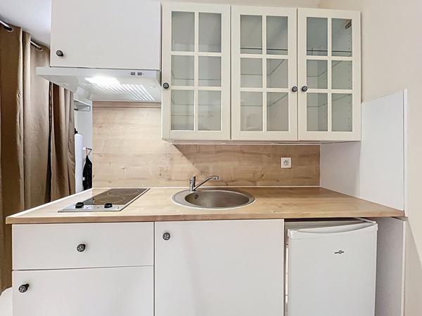 STUDIO LOCATION MEUBLEE A L ANNEE - RESIDENCE DE STANDING AVEC PISCINE