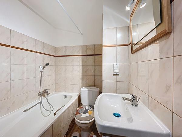 STUDIO LOCATION MEUBLEE A L ANNEE - RESIDENCE DE STANDING AVEC PISCINE