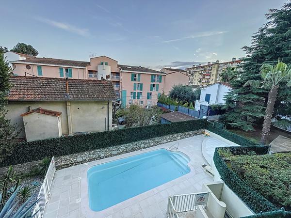 STUDIO LOCATION MEUBLEE A L ANNEE - RESIDENCE DE STANDING AVEC PISCINE