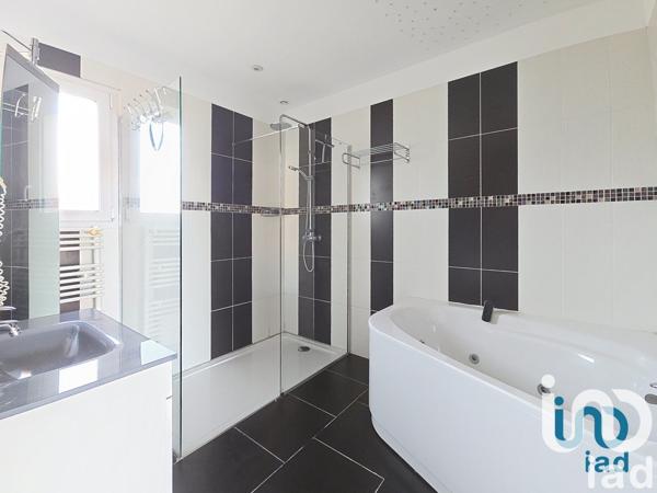 Maison d’architecte 10 pièces de 222 m² à Valence-sur-Baïse (32310)