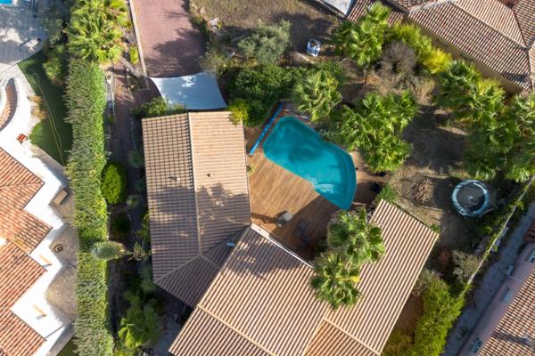 🔑 À VENDRE –Maison Villa familiale d’exception de 230 m² avec piscine, 3 terrasses et grand garage (1220 m² de terrain)