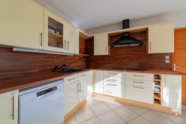 🔑 À VENDRE –Maison Villa familiale d’exception de 230 m² avec piscine, 3 terrasses et grand garage (1220 m² de terrain)