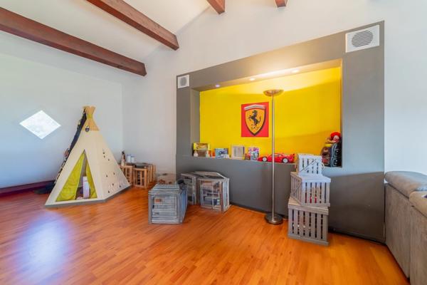 🔑 À VENDRE –Maison Villa familiale d’exception de 230 m² avec piscine, 3 terrasses et grand garage (1220 m² de terrain)