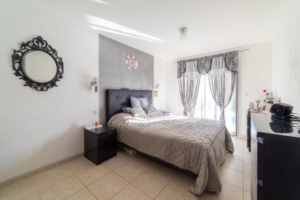 🔑 À VENDRE –Maison Villa familiale d’exception de 230 m² avec piscine, 3 terrasses et grand garage (1220 m² de terrain)