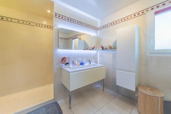 🔑 À VENDRE –Maison Villa familiale d’exception de 230 m² avec piscine, 3 terrasses et grand garage (1220 m² de terrain)