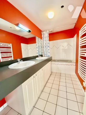 Appartement T5 hyper centre avec stationnement 