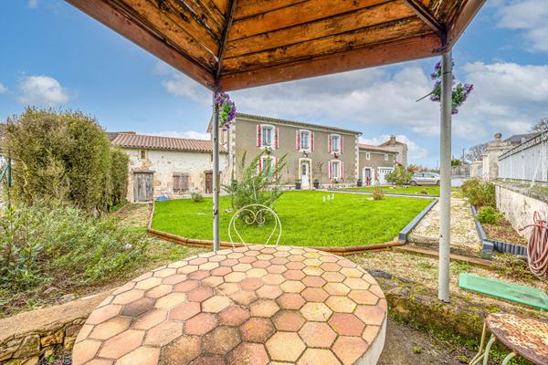 Longère 180m² + dépendances